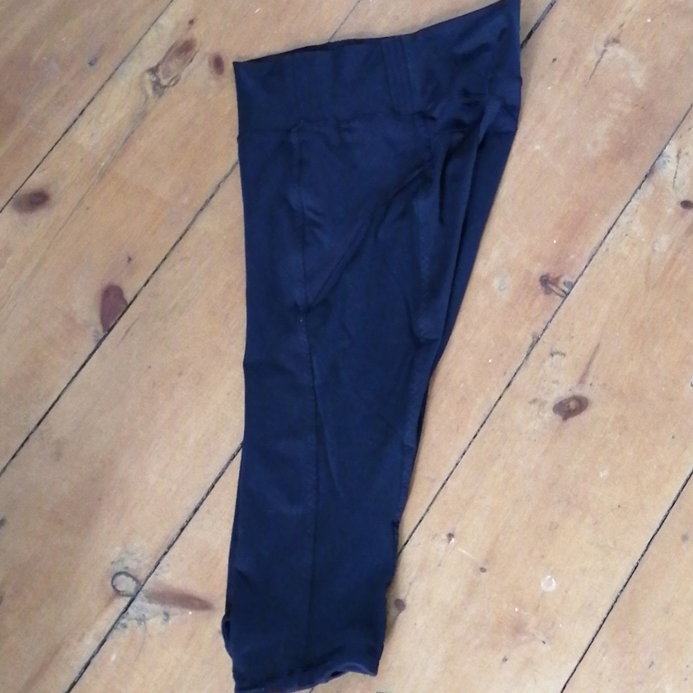 Lululemon hot yoga crops - Picture 11 of 12